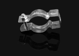 EMT csőcsatlakozó csavarokkal és anyával